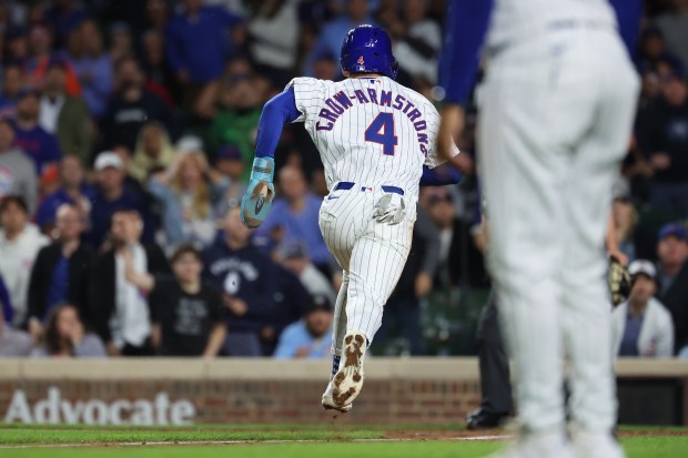 Chicago Cubs center fielder Pete Crow-Armstrong (4) sprints home to score on a wild pitch in the fifth inning of a game against the New York Mets at Wrigley Field in Chicago on Sept. 24, 2025. (Chris Sweda/Chicago Tribune)
