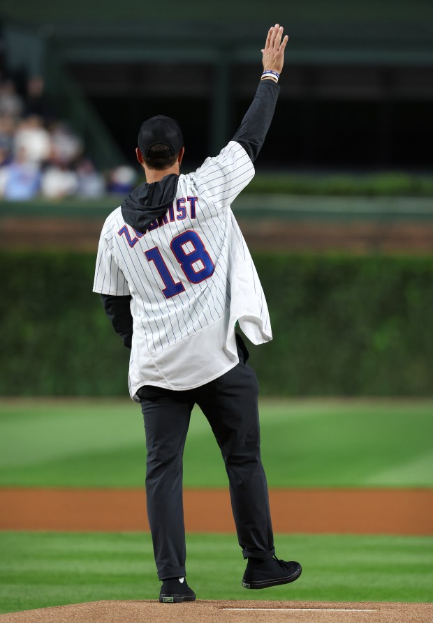 Former Chicago Cubs player Ben Zobrist waves to the crowd before throwing out a ceremonial first pitch before a game between the Cubs and the New York Mets at Wrigley Field in Chicago on Sept. 24, 2025. (Chris Sweda/Chicago Tribune)