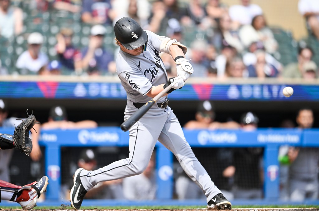 Chicago White Sox hit home runs early, rally late for win