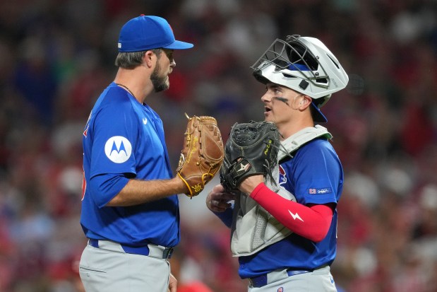 Cubs reliever Drew Pomeranz, left, talks with catcher Reese McGuire in the fifth inning against the Reds on Saturday, Sept. 20, 2025, in Cincinnati. (Jeff Dean/Getty Images)
