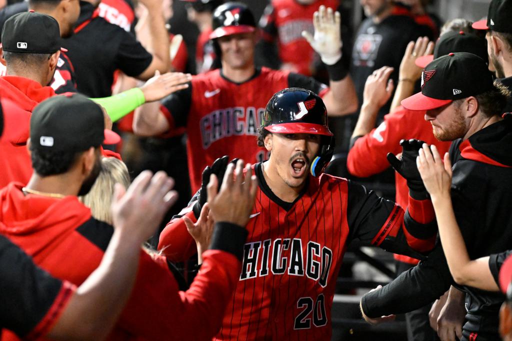 Chicago White Sox win 4-3 to snap six-game losing streak
