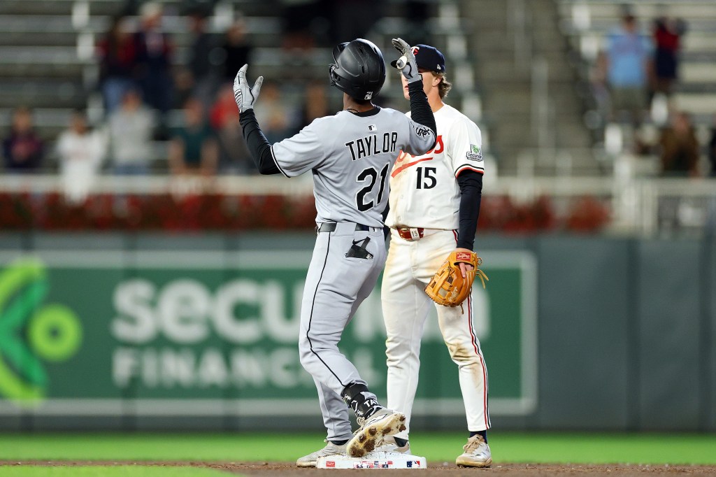 Chicago White Sox rally in 9th to beat Minnesota Twins 4-3