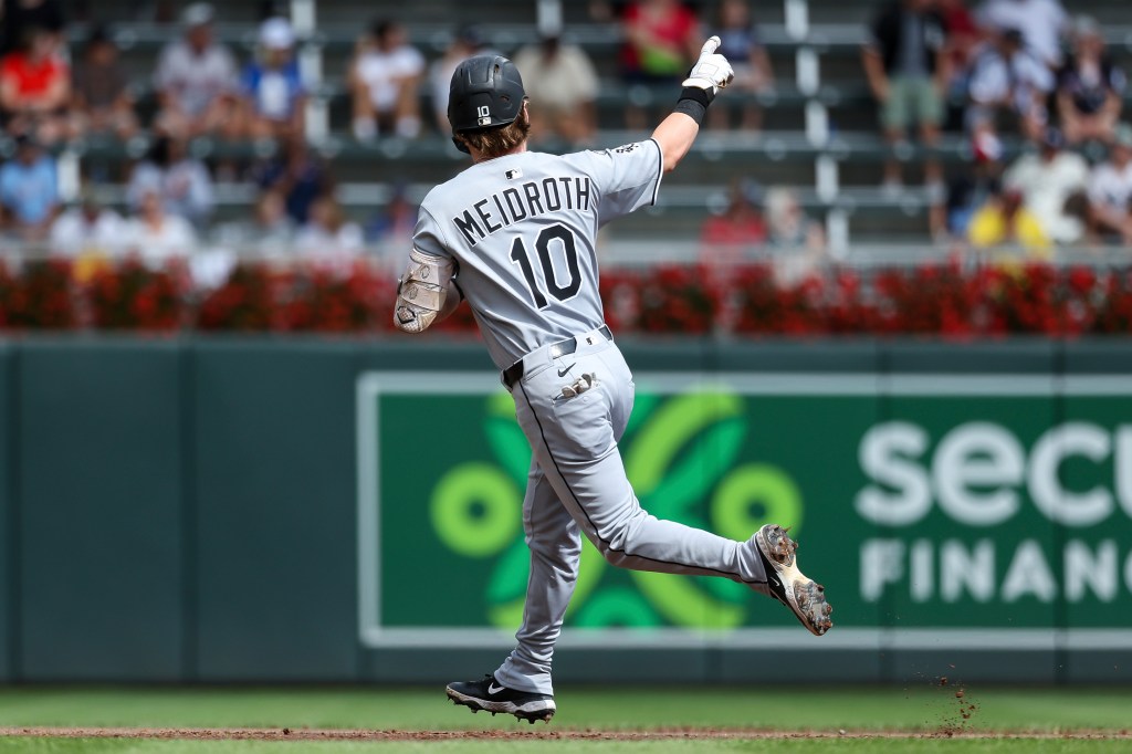 Cubs honor legend, Sox look to the future