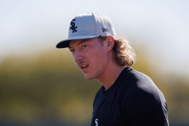 Hagen Smith practices with other White Sox pitchers during spring training at Camelback Ranch on Feb. 15, 2025, in Glendale, Ariz. (Armando L. Sanchez/Chicago Tribune)