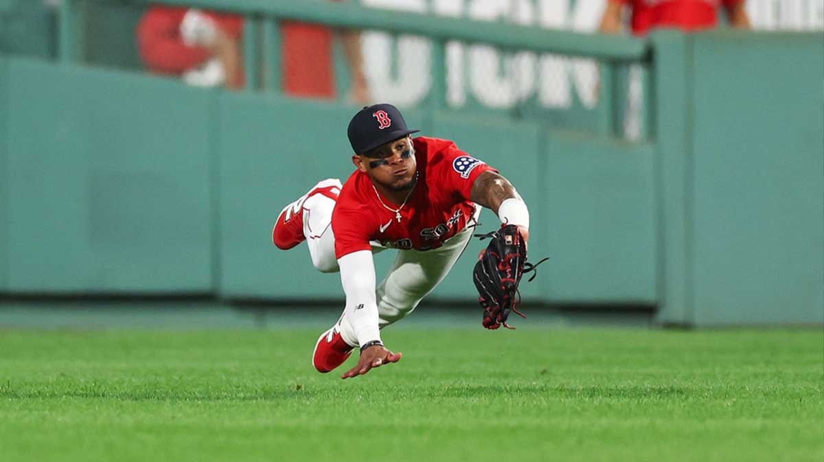 Boston Red Sox center fielder Ceddanne Rafaela (3) makes a diving catch during the seventh inning against the Cincinnati Reds at Fenway Park.