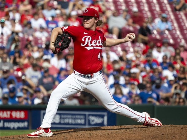 Surging Reds blank Cubs, move into tie for NL wild card spot