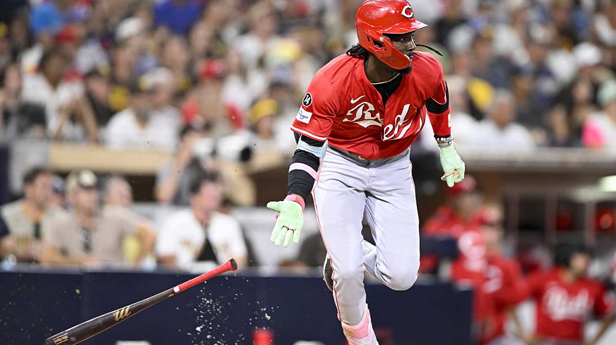 Cincinnati Reds shortstop Elly De La Cruz (44) hits an RBI single during the third inning against the San Diego Padres at Petco Park. 