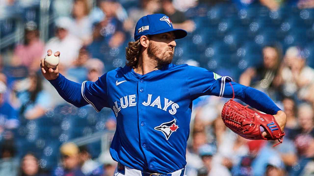 Gausman overdelivers for Blue Jays with complete-game gem vs. Astros