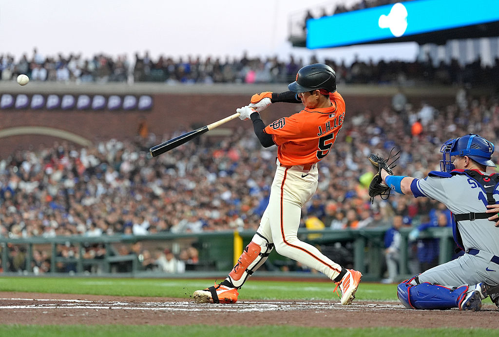 Giants head into key series versus Dodgers eight games back