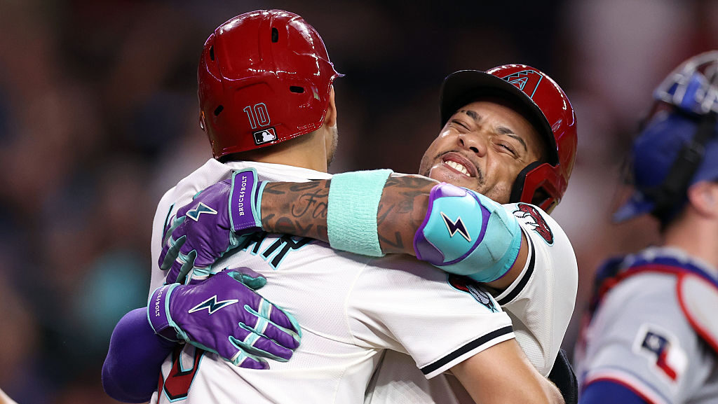 Ketel Marte #4 (R) of the Arizona Diamondbacks...