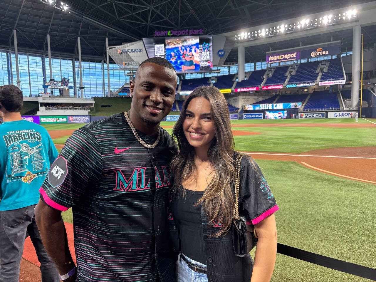 'Really grateful' to Marlins, newly retired Adeiny Hechavarría reflects on baseball career - Marlins