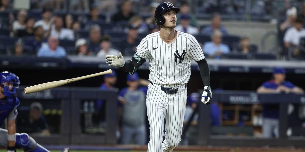 Yankees center fielder Cody Bellinger (35) hits a two run home run in the fifth inning against the Chicago Cubs at Yankee Stadium. Mandatory Credit: Wendell Cruz-Imagn Images