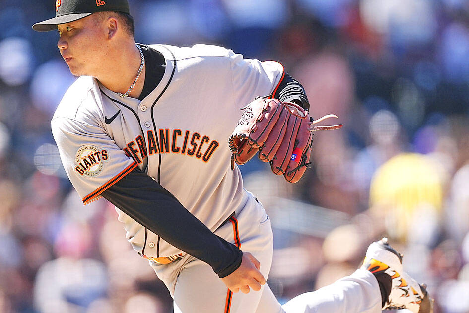 Teng victorious in return, lifts Giants past Rockies 8-3