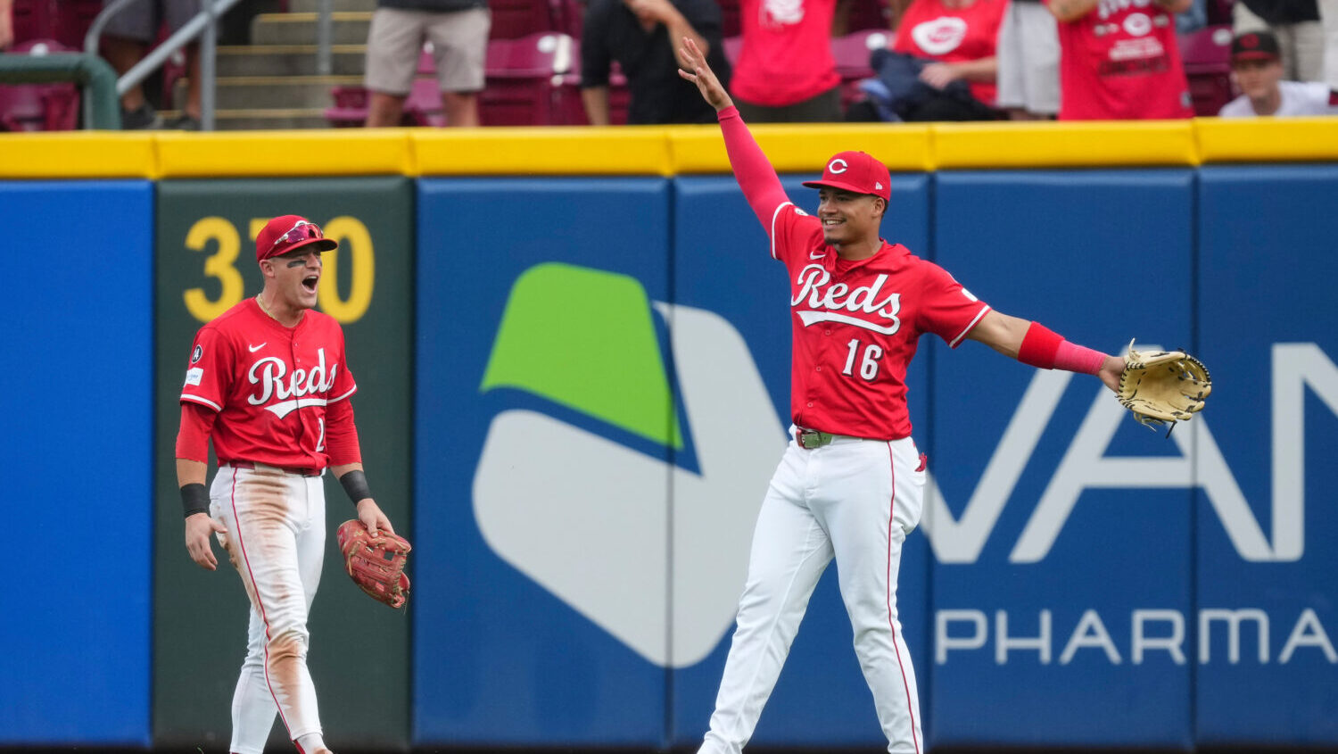 Reds extend lead over Diamondbacks, close on Mets for final NL Wild Card after win over Pirates
