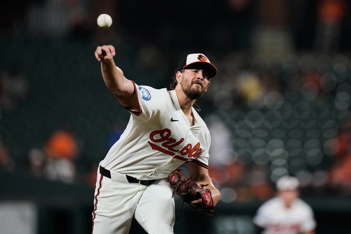 Baltimore Orioles starting pitcher Dean Kremer delivers during the first inning of a baseball game against the Tampa Bay Rays, Tuesday, Sept. 23, 2025, in Baltimore. (AP Photo/Stephanie Scarbrough)