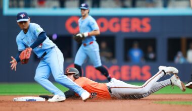 Blue Jays score 3 runs in the bottom of the 9th to beat the Orioles