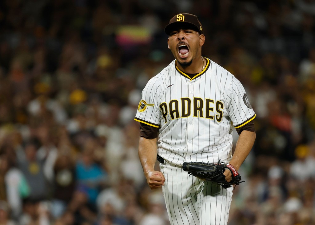 CLINCHED! Padres outlast Brewers in 11 innings, secure NL playoff spot