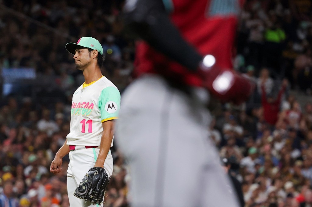 Padres eliminate Diamondbacks, keep alive hopes of hosting wild-card series