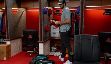 Diamondbacks players balance feelings of disappointment, optimism after missing postseason again