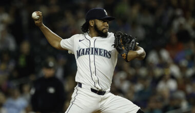 Seattle Mariners Eduard Bazardo...