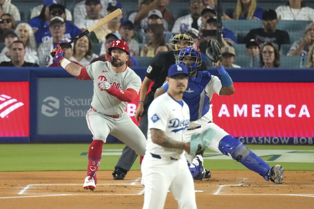 Phillies clinch NL East title in wild 10th-inning comeback against Dodgers