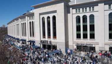 Toronto fans mad they can't buy tix for Yankees playoff games