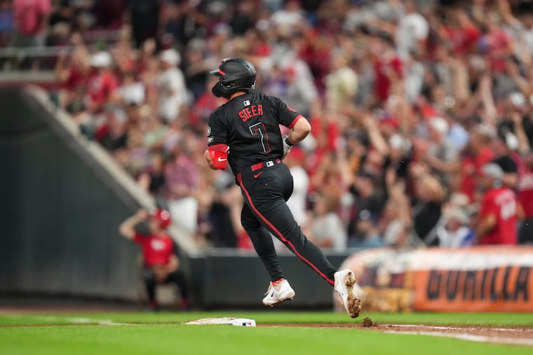 Cincinnati Reds' Spencer Steer rounds the bases after hitting a two-run home run during the sixth inning of a baseball game against the Chicago Cubs, Friday, Sept. 19, 2025, in Cincinnati. (AP Photo/Jeff Dean)
