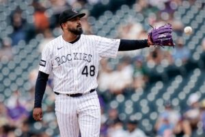 In a case of very bad timing, Rockies pitcher and trade chip Germán Márquez left Sunday's game with an injury as the deadline nears.