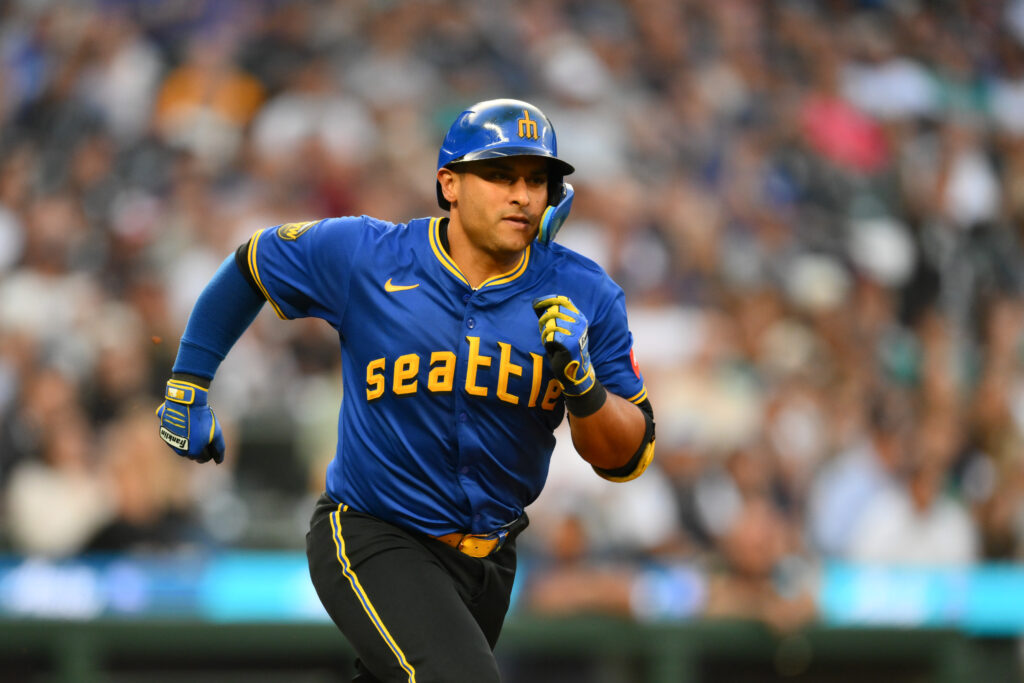 Rangers Sign Donovan Solano, Cal Quantrill