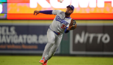 Dodgers' Dave Roberts Open to Moving Teoscar Hernandez Out of Right Field