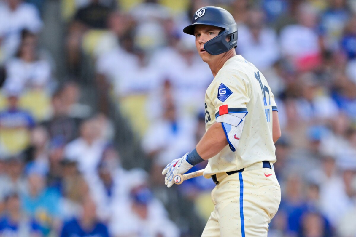 Dodgers' Will Smith Exits Wednesday's Game vs Pirates With Apparent Hand Injury