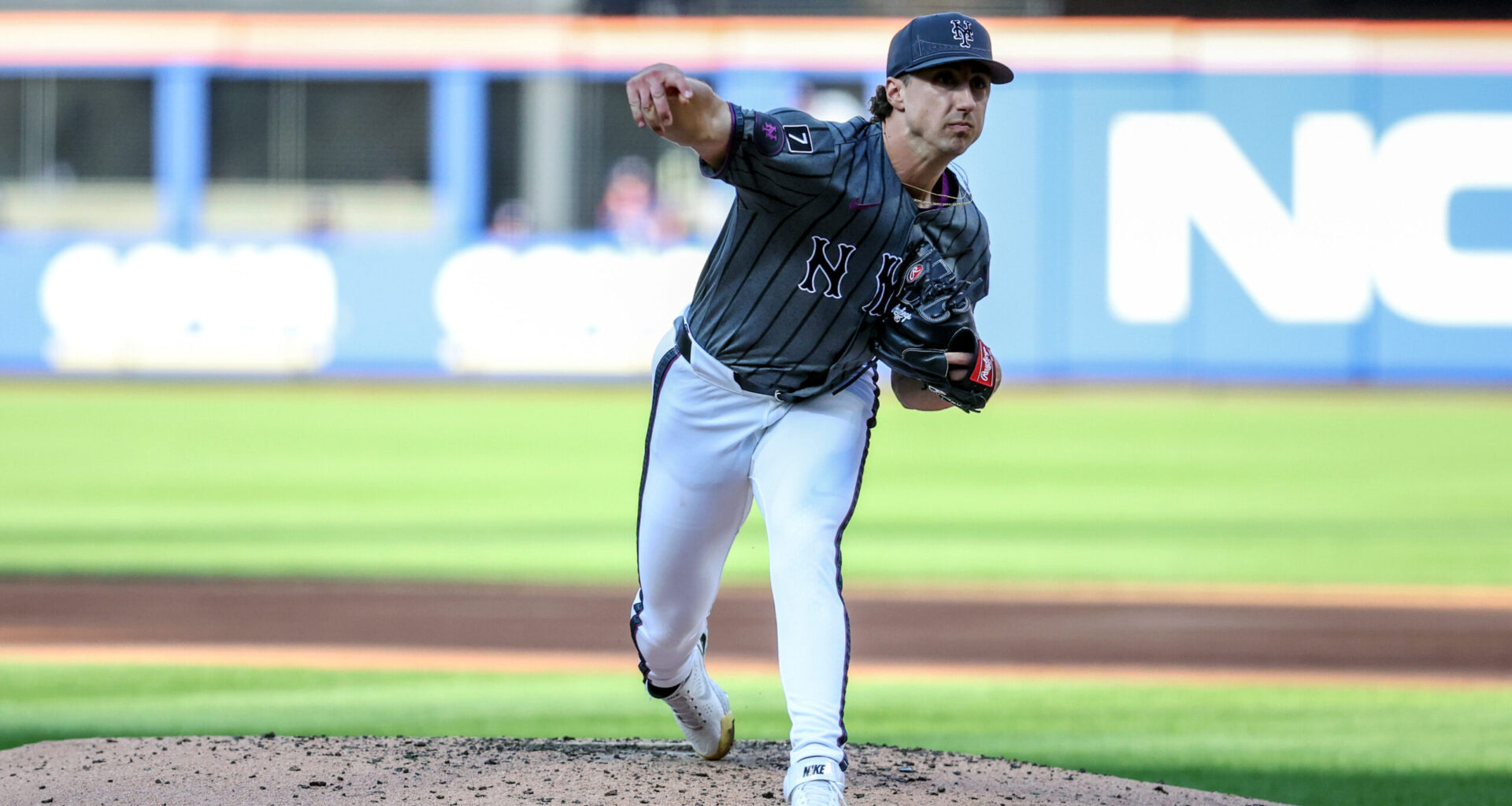 Mets Leave Runners On Base, Blow Late Lead in Loss to Rangers