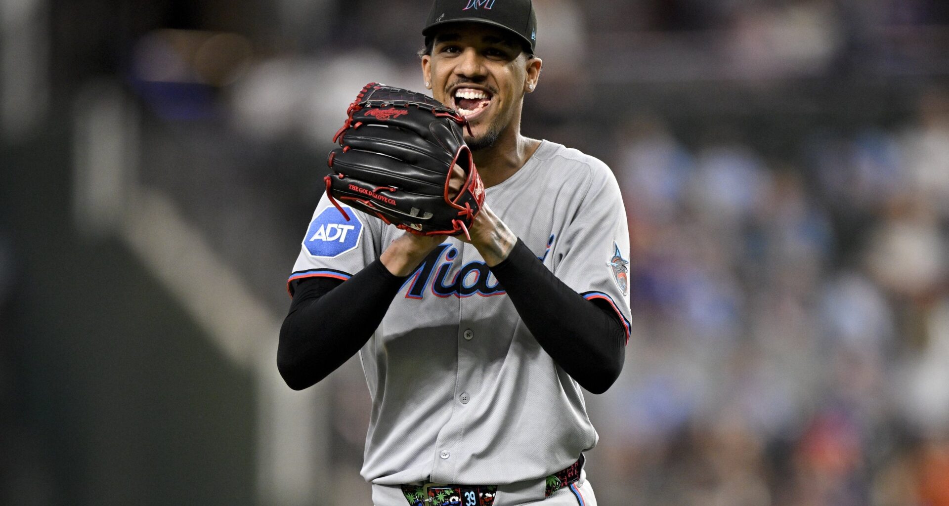 Marlins sweep Texas to keep slim playoff hopes alive - Marlins