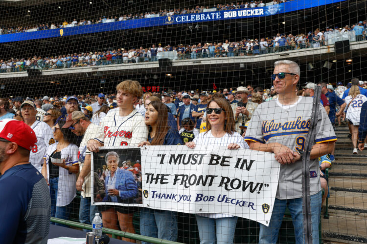 Brewers pay tribute to longtime broadcaster Bob Uecker | News, Sports, Jobs