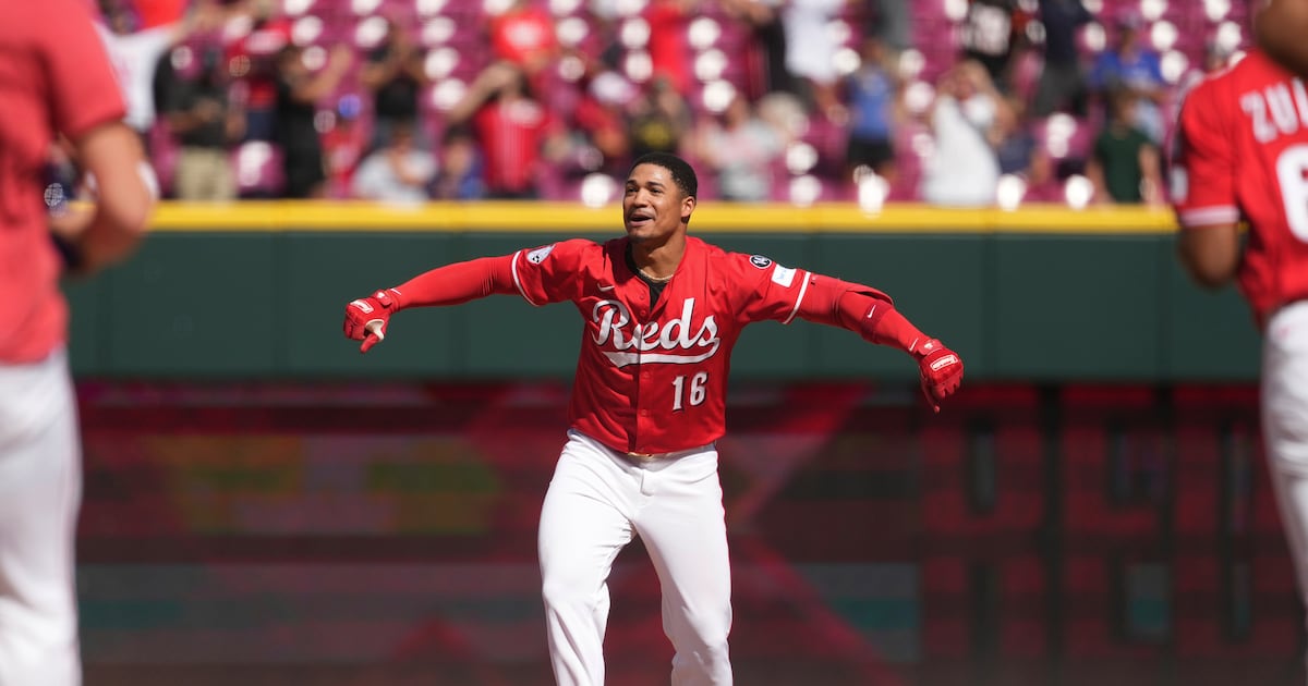 Reds mount epic comeback, beat Blue Jays 5-4 on Marte’s walk-off single