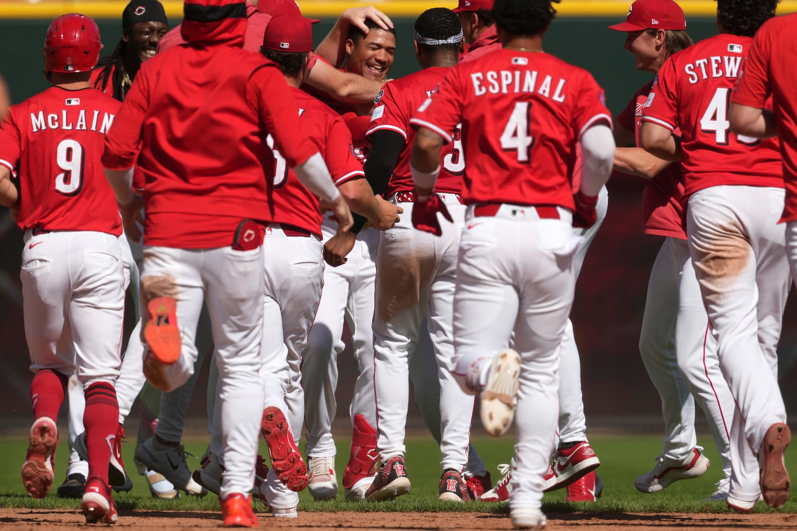Cincinnati Reds' Noelvi Marte, center, celebrates with teammates after hitting a walkoff two-run single in the ninth inning of a baseball game against the Toronto Blue Jays, Monday, Sept. 1, 2025, in Cincinnati. (AP Photo/Kareem Elgazzar)