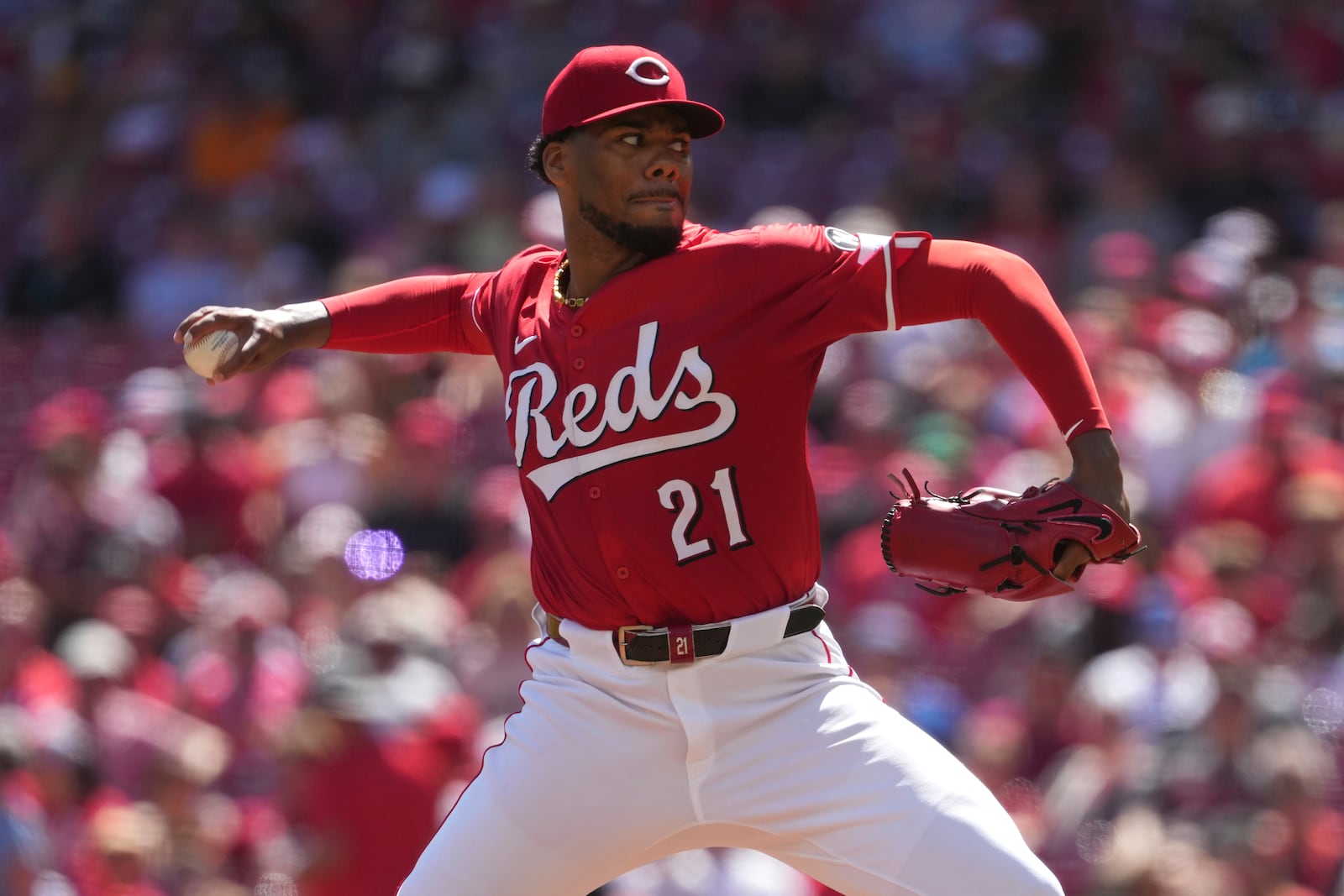 Cincinnati Reds' Hunter Greene delivers a pitch in the fifth inning of a baseball game against the Toronto Blue Jays, Monday, Sept. 1, 2025, in Cincinnati. (AP Photo/Kareem Elgazzar)