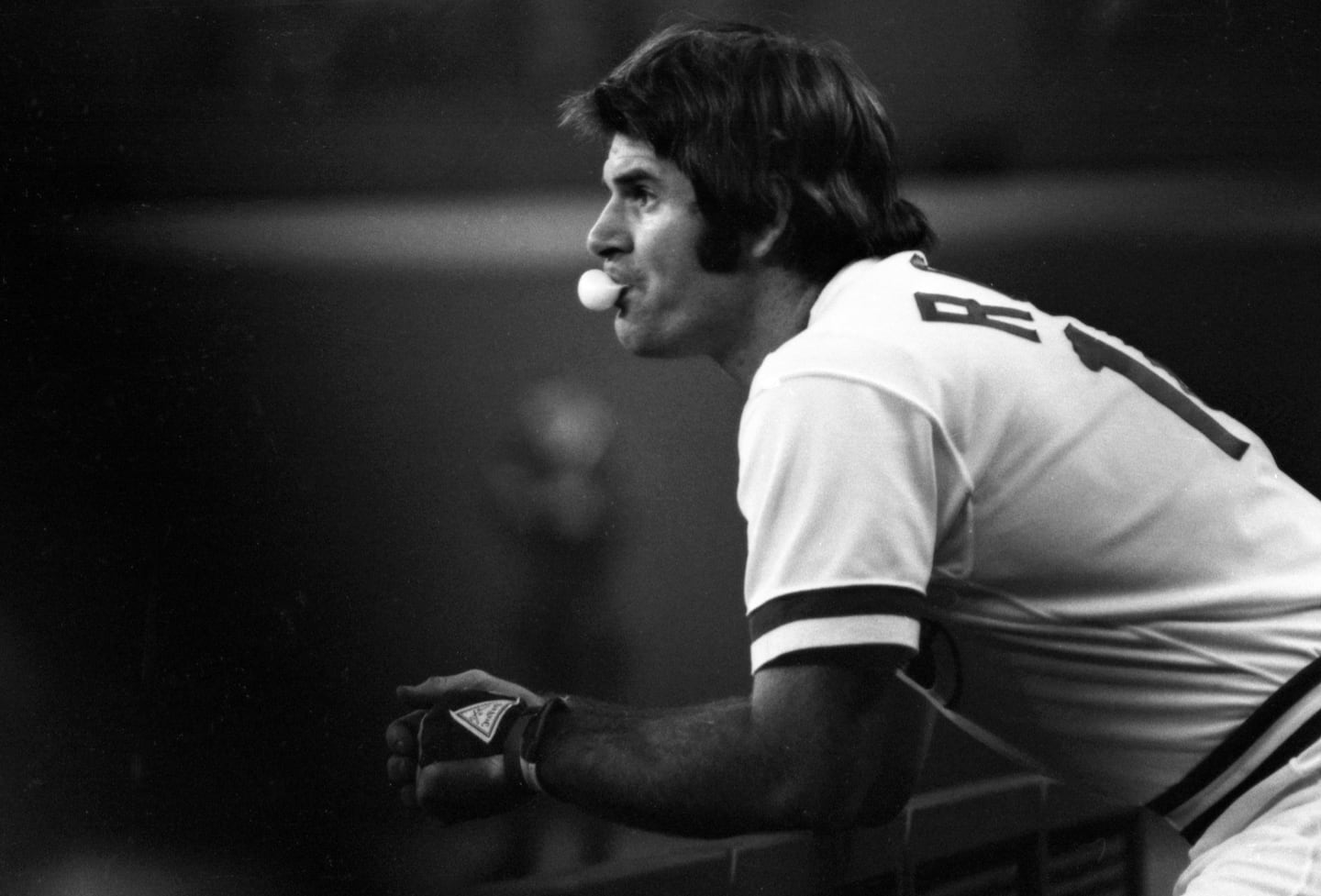 Reds third baseman Pete Rose chewed bubble gum in the dugout during Game 4.