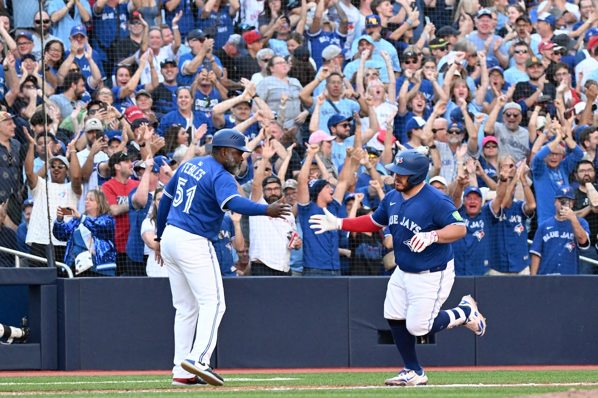 Blue Jays clinch division crown after 13-4 win over Rays