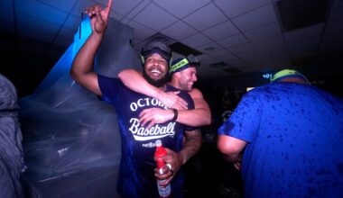 Toronto Blue Jays playoff-bound after 8-5 win over Kansas City Royals