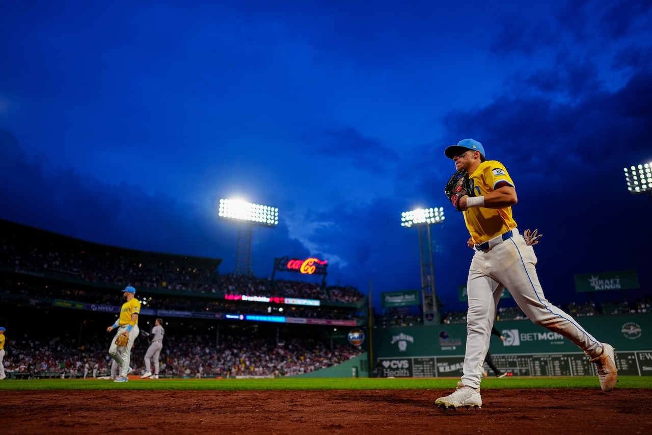 What Red Sox’ Alex Cora said about Nate Eaton getting thrown out at third