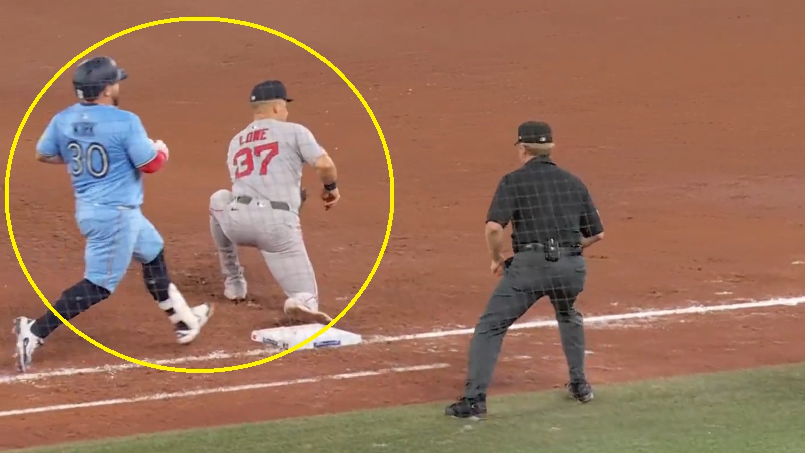 Blue Jays lose to Red Sox on an extremely rare 9-3 putout