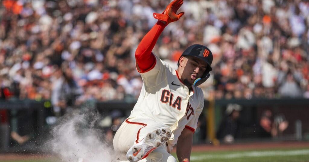 Giants win Opening Day thriller in the 11th, topping Mariners 10-9