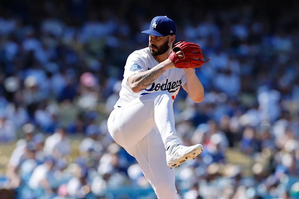Dodgers reliever Tanner Scott pitches in the eighth inning Sunday.