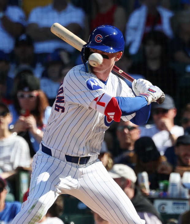 Cubs center fielder Pete Crow-Armstrong takes a ball high during an at-bat against the Braves in the second inning at Wrigley Field on Sept. 1, 2025, in Chicago. (John J. Kim/Chicago Tribune)