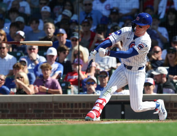 Cubs center fielder Pete Crow-Armstrong breaks his bat on a swing against the Braves in the second inning at Wrigley Field on Sept. 1, 2025, in Chicago. (John J. Kim/Chicago Tribune)