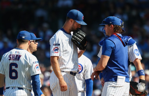 Cubs starting pitcher Colin Rea, center, takes a meeting on the mound in the third inning against the Braves at Wrigley Field on Sept. 1, 2025, in Chicago. (John J. Kim/Chicago Tribune)