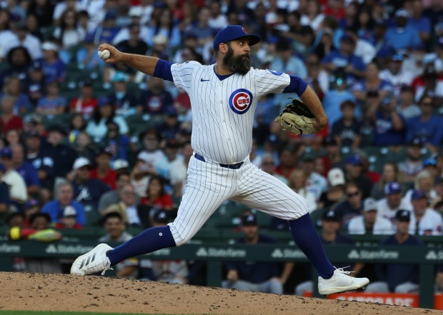 Cubs pitcher Andrew Kittredge throws in the tenth inning against the Braves at Wrigley Field on Sept. 1, 2025, in Chicago. (John J. Kim/Chicago Tribune)