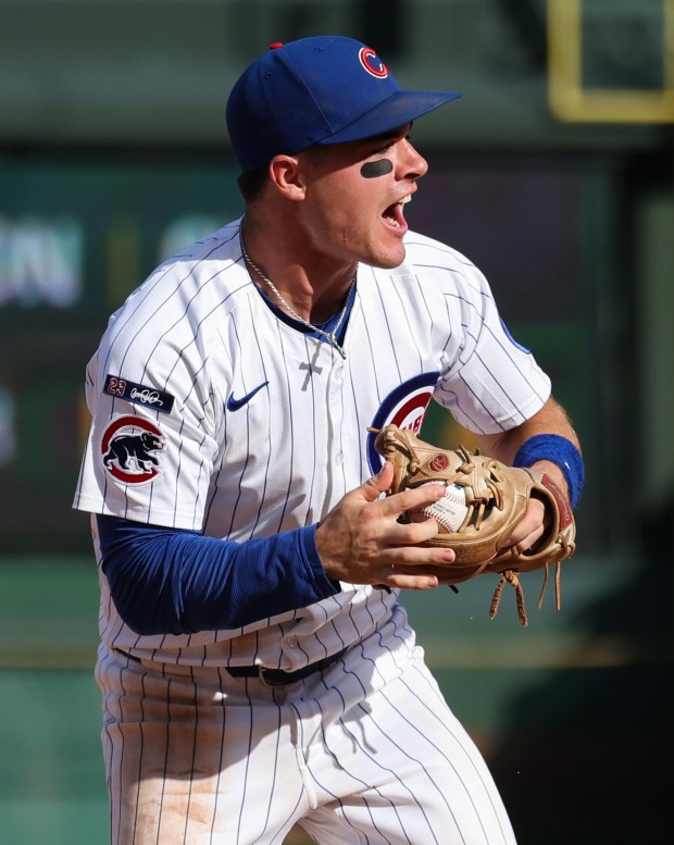 Cubs third baseman Matt Shaw fields a grounder from Cardinals second baseman Nolan Gorman, which gets stuck in the glove's web, resulting in a single for Gorman, in the ninth inning at Wrigley Field on Sept. 27, 2025, in Chicago. (John J. Kim/Chicago Tribune)