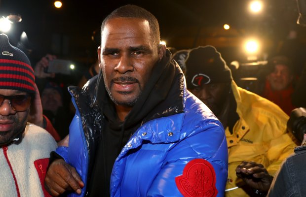 R. Kelly turns himself in at 1st District police headquarters in Chicago, Feb. 22, 2019. (Chris Sweda/Chicago Tribune)